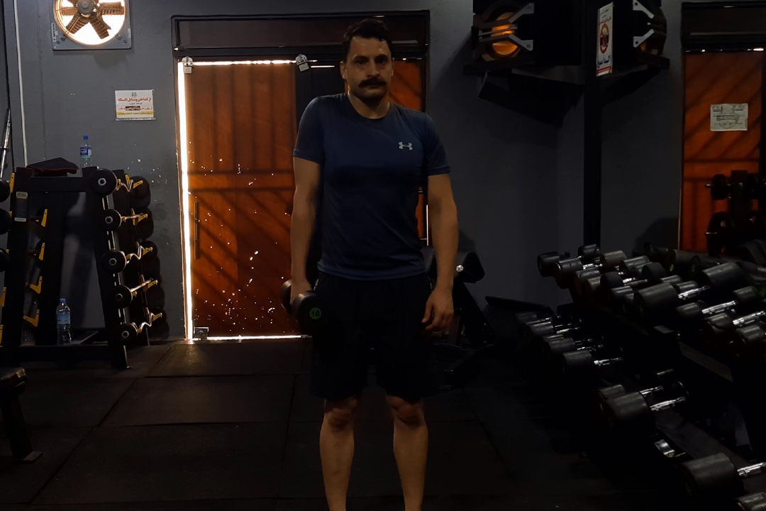 سرشانه شراگ دمبل تک ایستاده