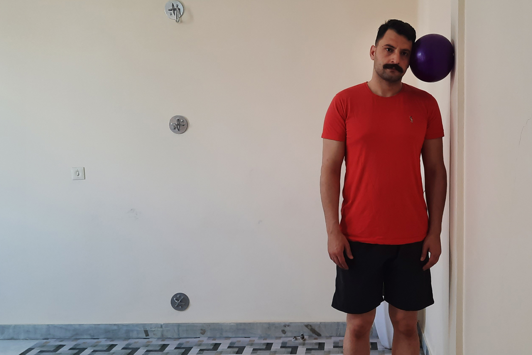 فشار ایزومتریک جانبی گردن به دیوار با توپ